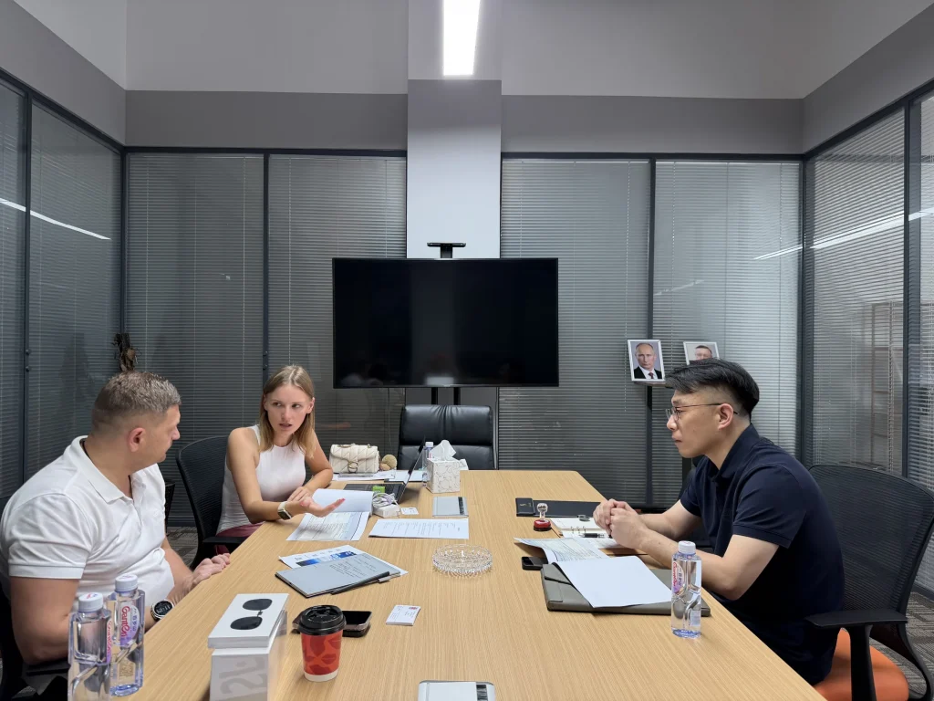 圣彼得堡信息商务中心与青岛智胜联合科技有限公司代表举行工作会谈